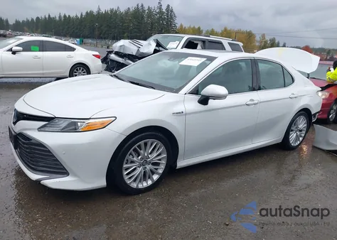 2018 Toyota Camry Hybrid Xle из США, поврежденный, VIN 4T1B21HK3JU003849
